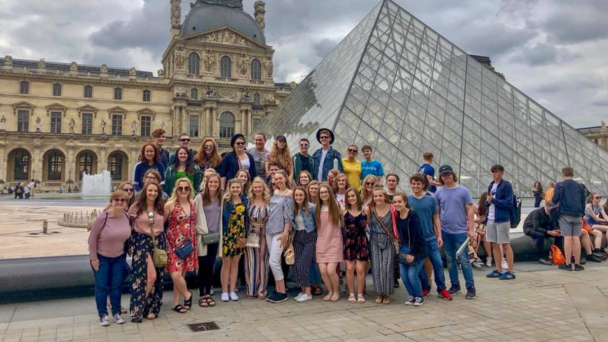 Educational art trips for students to Paris