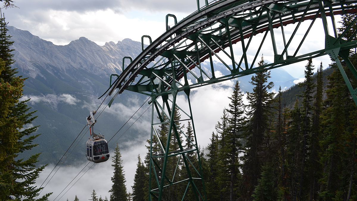 Educational natural wonders trips for students to Canadian Rockies