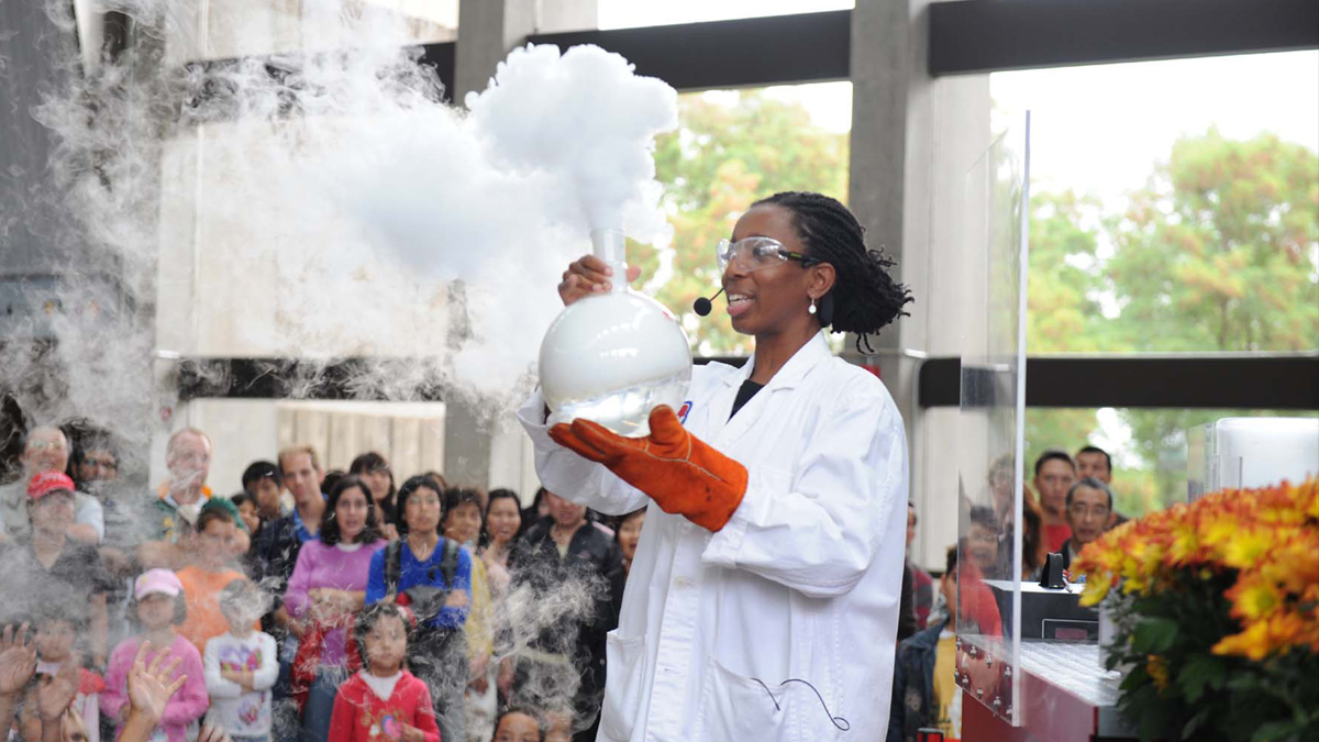 Educational STEM trips for students to Toronto